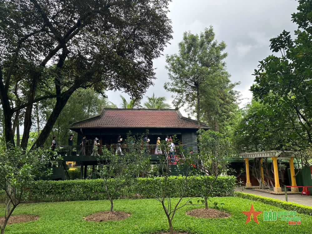 Tháng Năm nhớ Bác